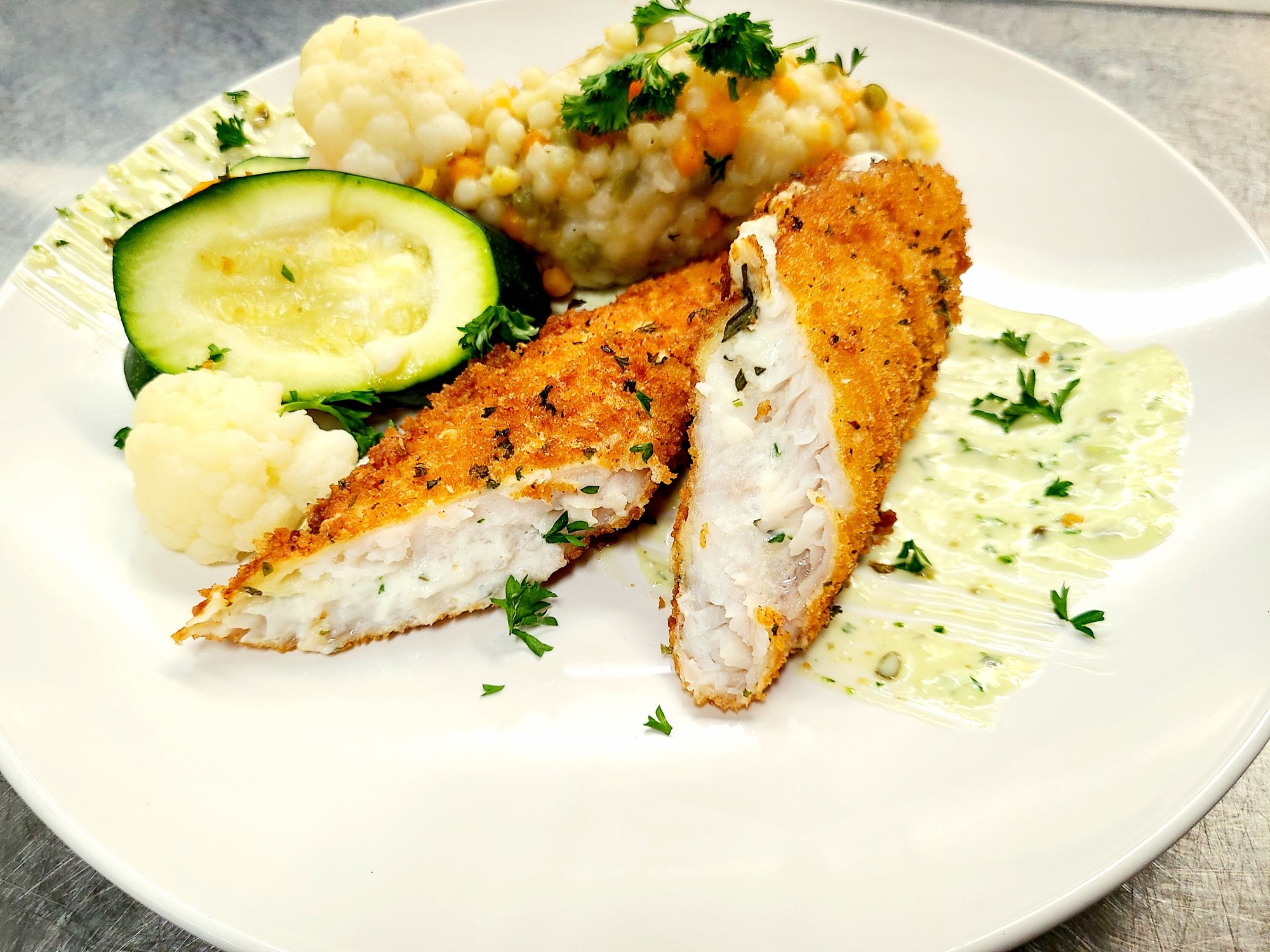 Award-winning senior living dining at Astoria Park Senior Living in Pasadena