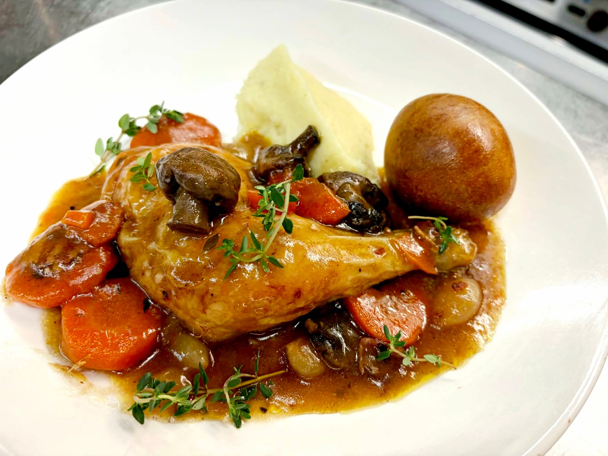 Award-winning senior living dining at Astoria Park Senior Living in Pasadena